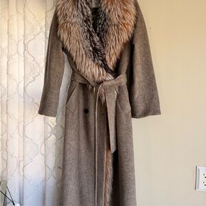 Luxurious Taupe Wool Maxi Coat with  Fox Fur Trim, luxe of Italy